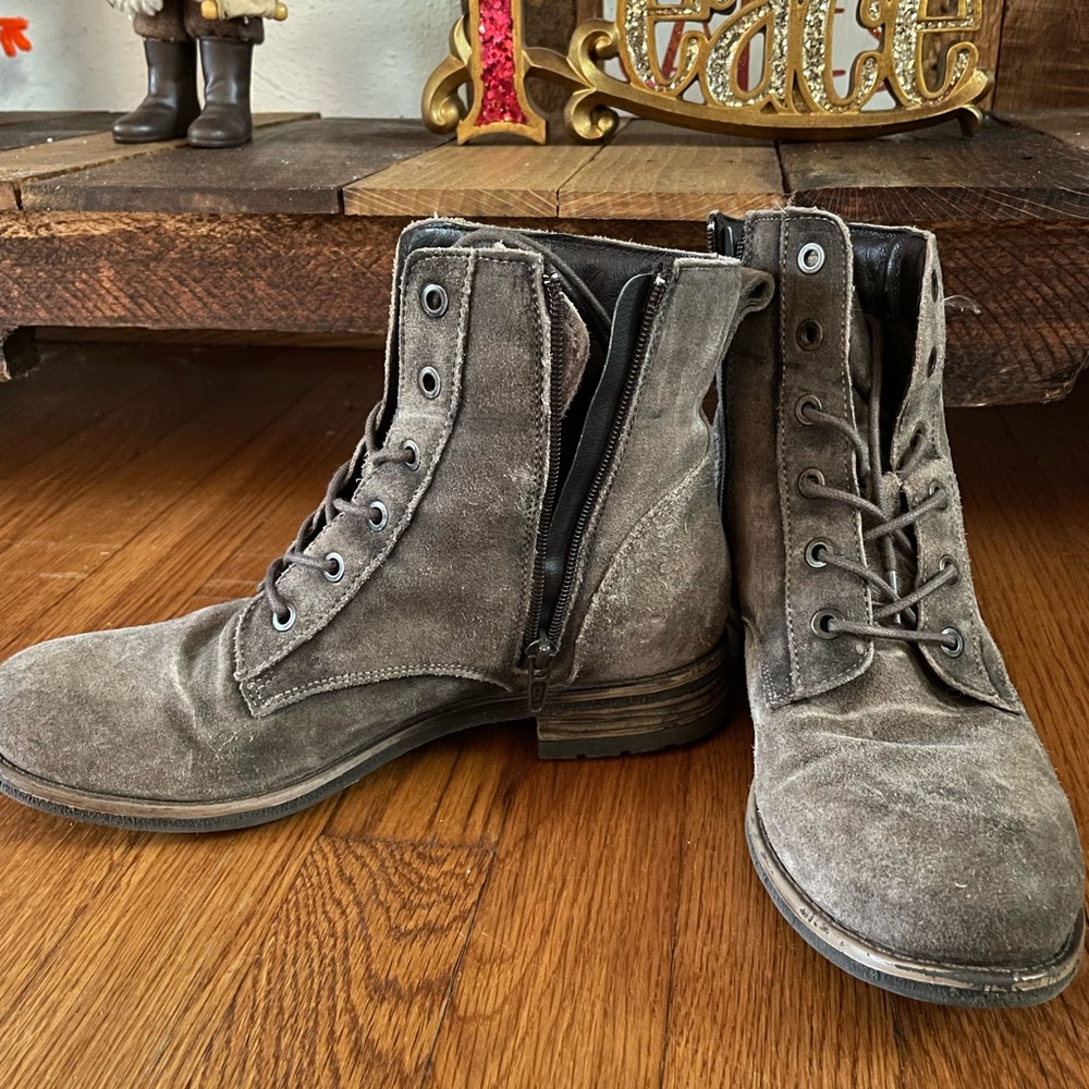 Taos boots hardly worn !